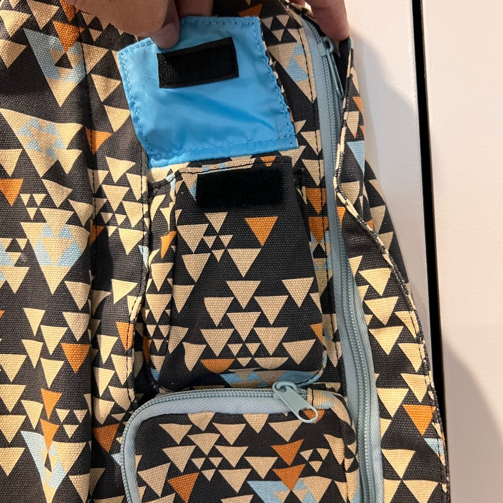 KAVU Rope Sling Bag with Triangular Design - Picture 3 of 5